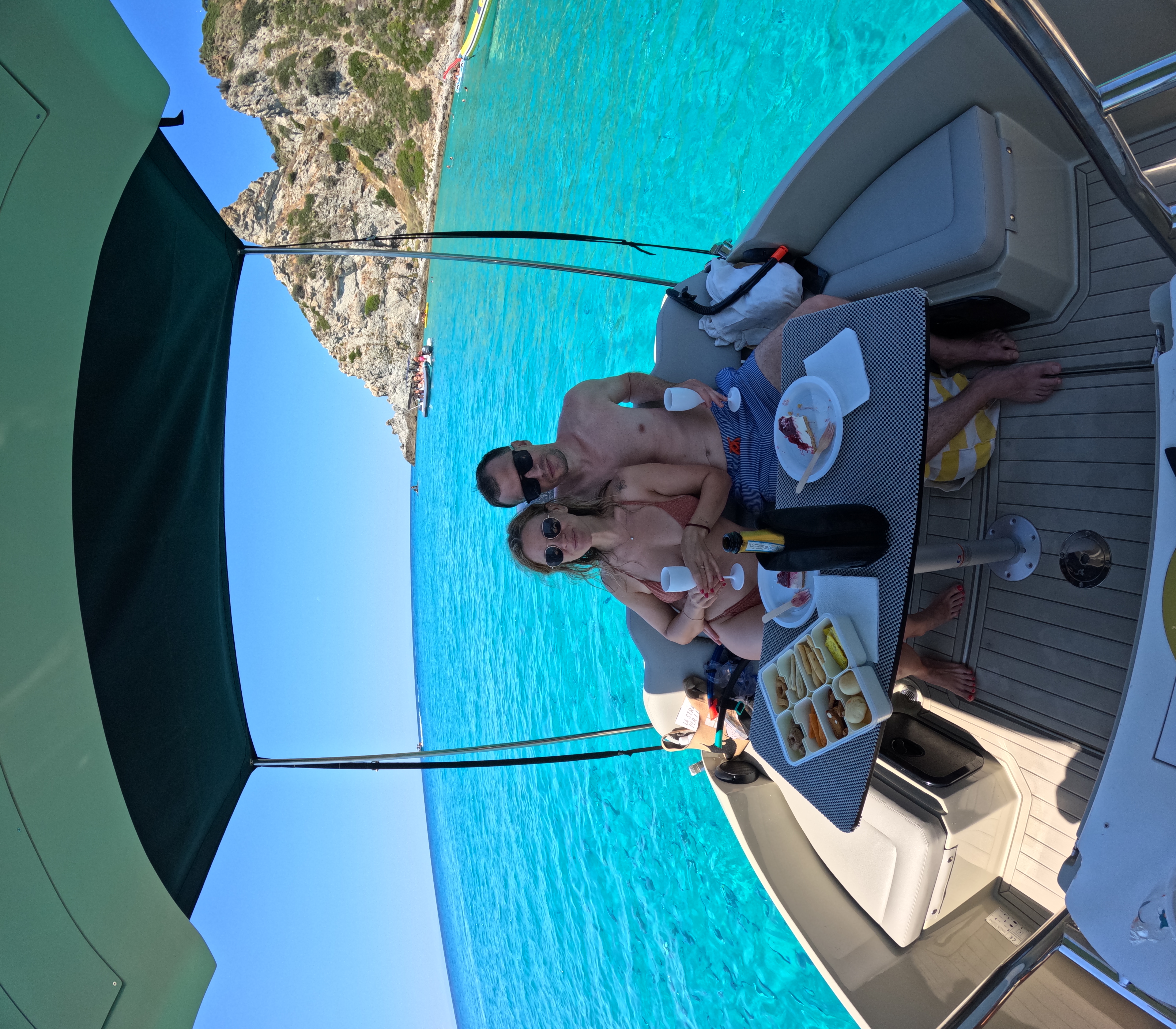 Aperitivo servito a bordo per una coppia